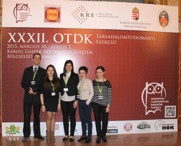 OTDK fal előtt készült képek